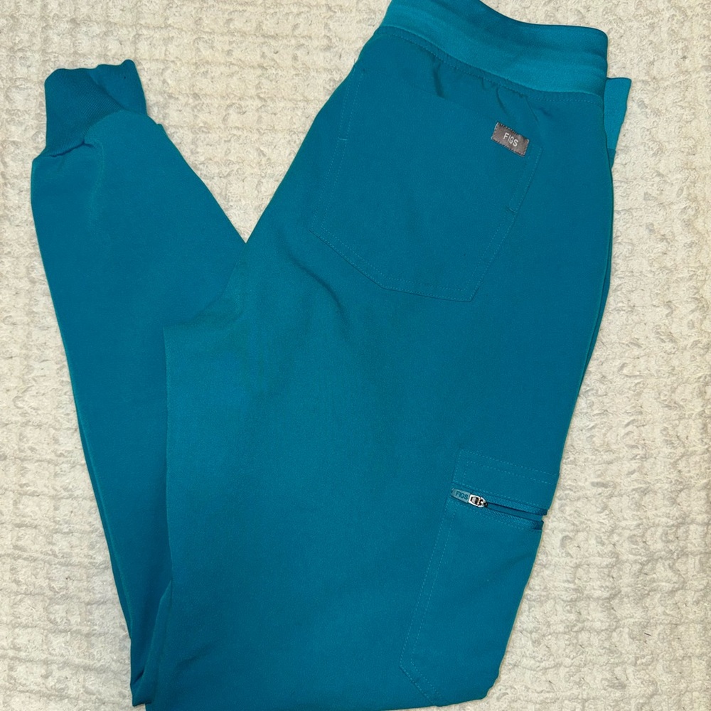 FIGS Zamora Scrub Bottom